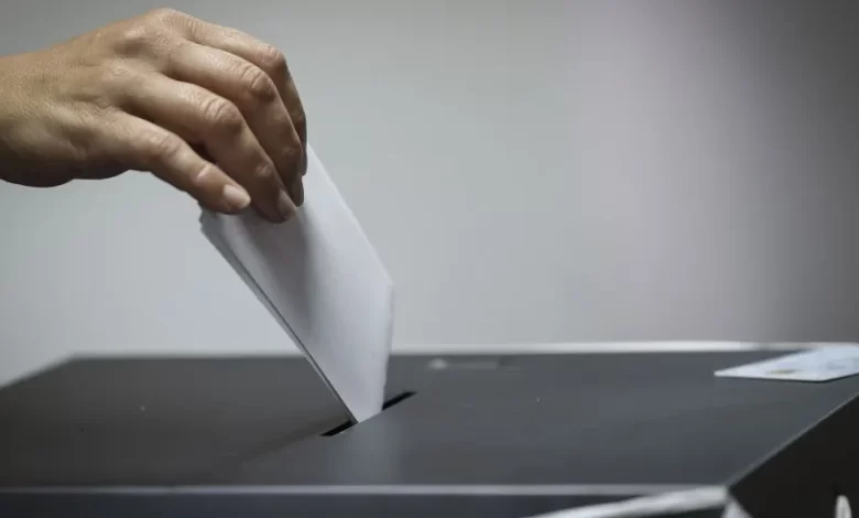 Abstencionistas são mais jovens, menos instruídos e mais à direita