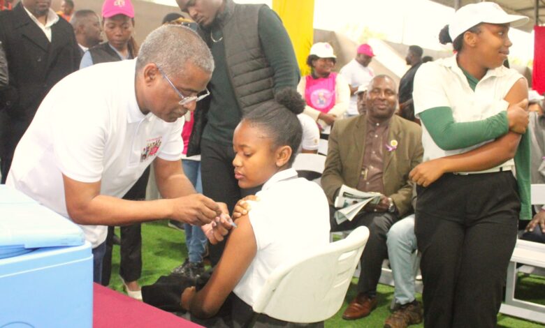 CANCRO DO COLO DO ÚTERO: Província de Maputo vacina mais de 200 mil raparigas