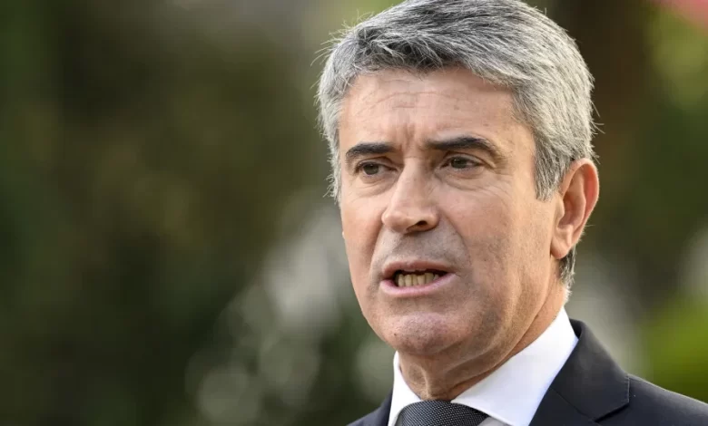 Carneiro acusa Governo de fazer "subir em espiral" custos das casas