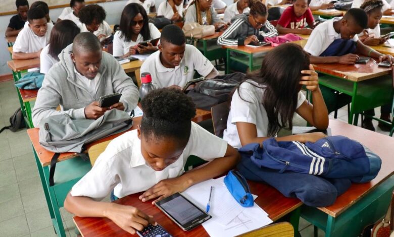 ENSINO SECUNDÁRIO‎: Mais de 76 mil alunos ‎estudam `a distância