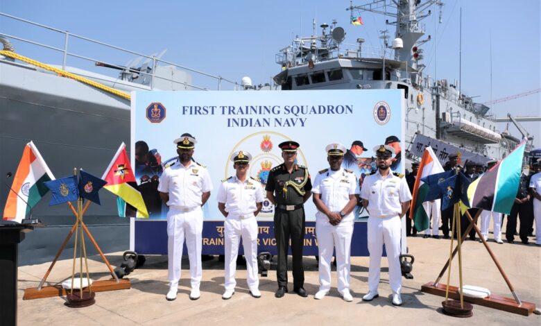 Esquadrão da Marinha indiana já no Porto de Maputo
