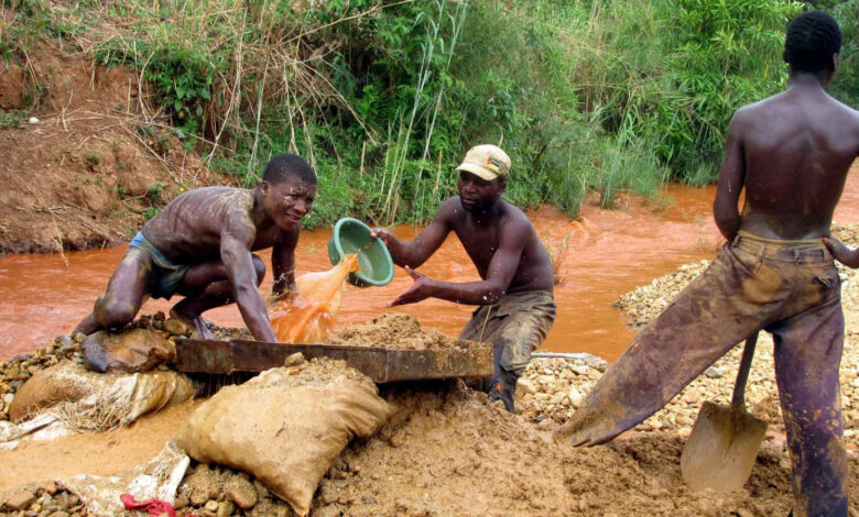 Governo decide suspender todas licenças de exploração mineira em Manica
