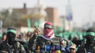 Hamas diz que perdeu contacto com dois reféns e pede a Israel que recue