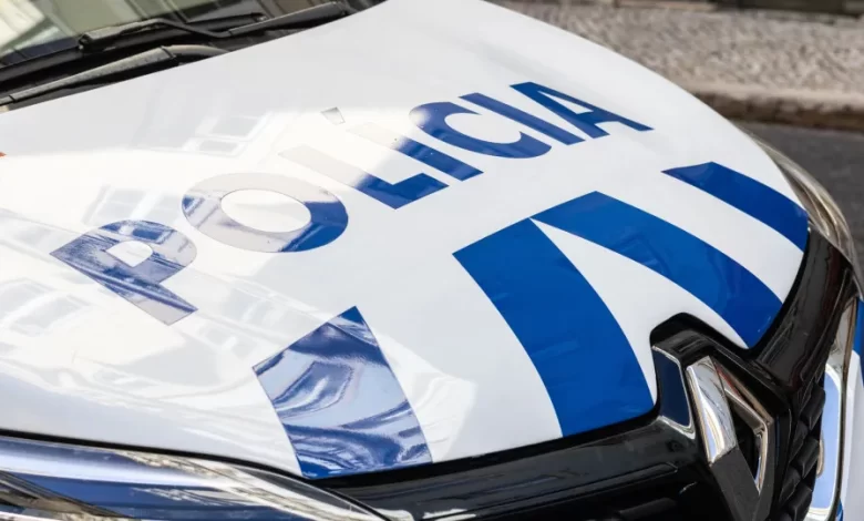 Jovem violentamente agredida e arrastada na rua por querer acabar relação