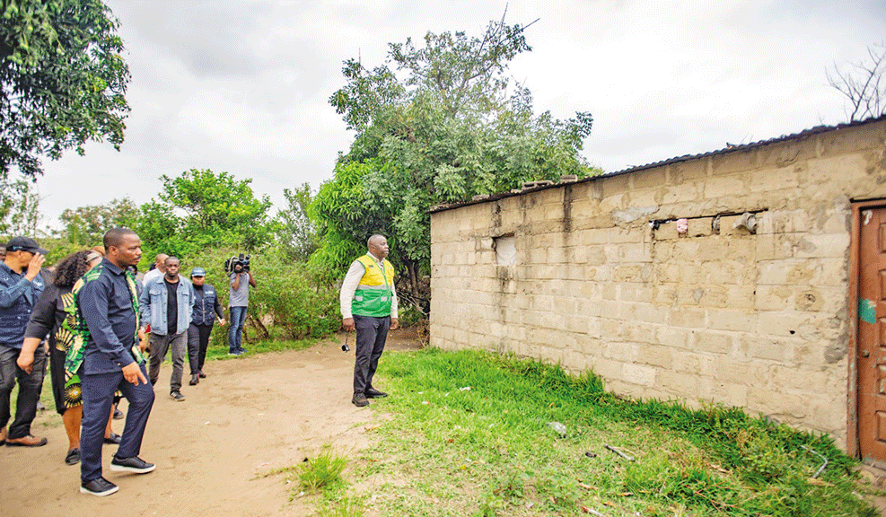 Matola remove obstáculos nos caminhos de água