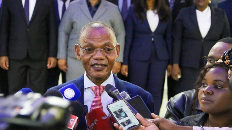 Ministro do Interior apela à prudência nas estradas
