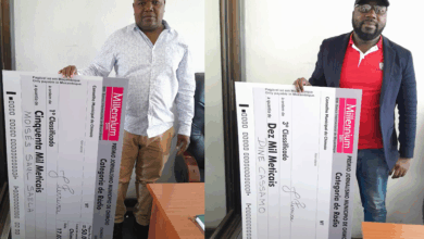 Moisés Saela e Dine Cassamo, vencedores do Prémio jornalismo Conselho Municipal de Chimoio