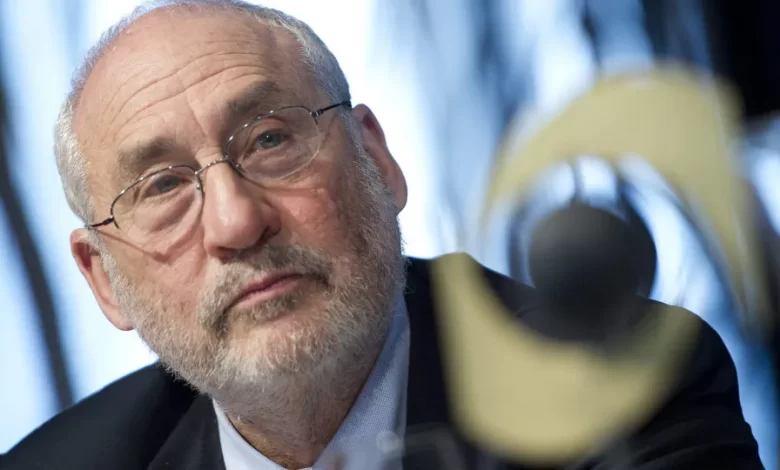 Nobel da Economia diz que taxas aduaneiras de Trump são "um desastre"