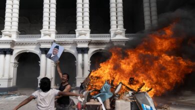 Populares incendeiam Parlamento no Nepal