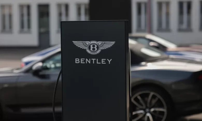 Primeiro carro elétrico da Bentley já testa em estrada