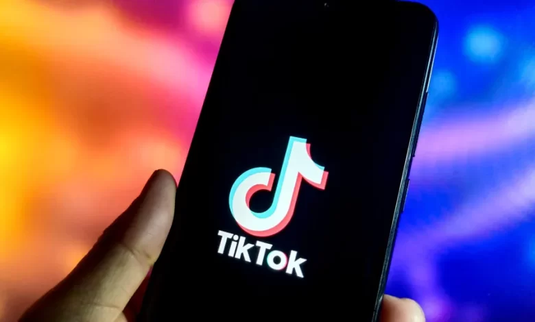 Trump assina ordem executiva garantido operação "segura" do TikTok