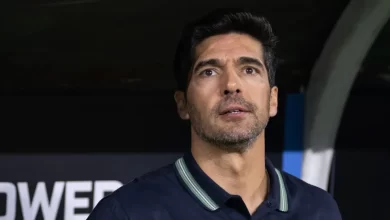 Abel 'mete a terceira' e isola Palmeiras na liderança do Brasileirão