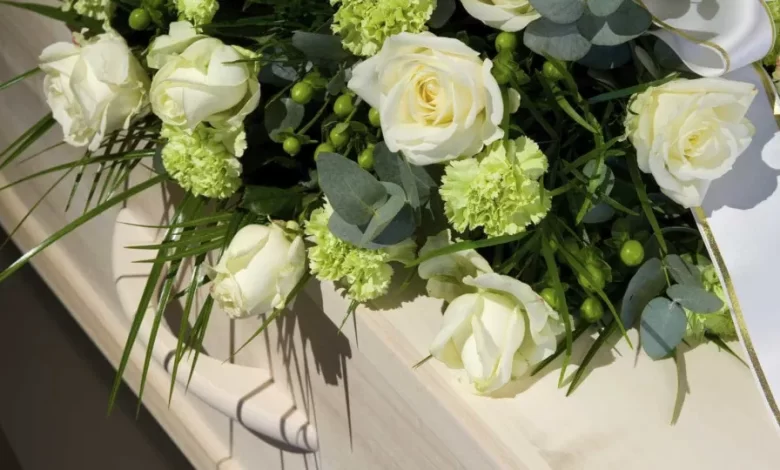 Agentes funerários chamados por causa de corpo são detidos... por furto