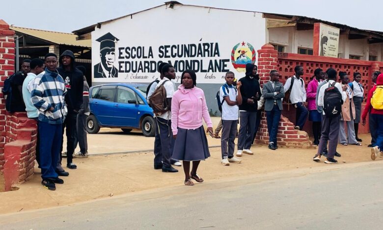 CHIMOIO:Professores voltam a paralisar aulas