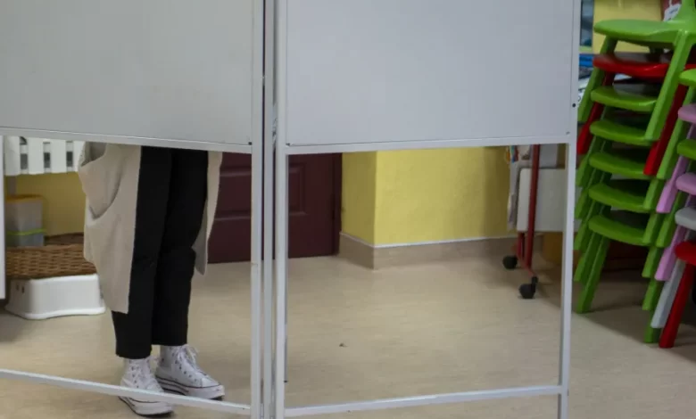 CNE diz que há limties e remete queixas sobre cartazes de Ventura ao MP