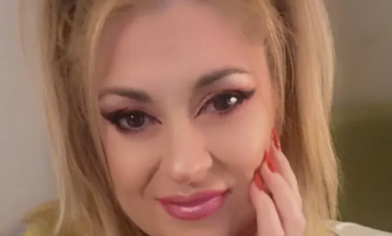 Cantora Rebeca visita ala oncológica de hospital. "Sensação agridoce"