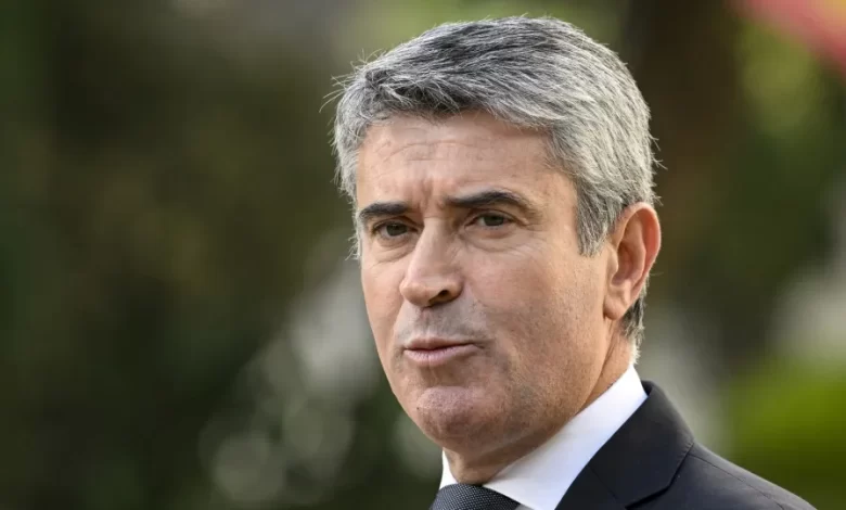 Carneiro critica "inimigos da democracia" e quem vendeu a "alma ao diabo"