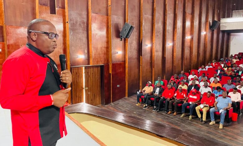GREVE EM CHIMOIO: FRELIMO interage com professores