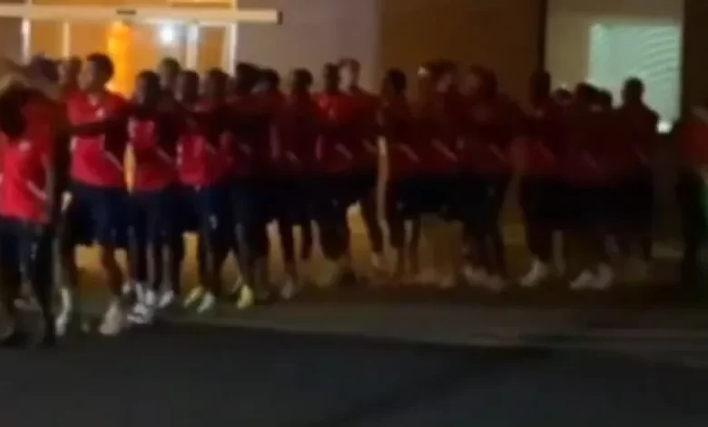 Incrível. Seleção do Suriname foi acordada de madrugada e reagiu assim