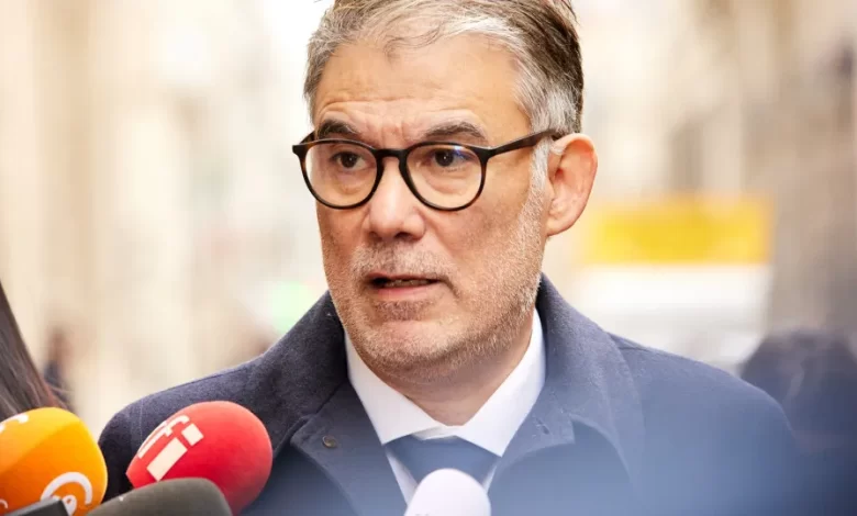 Líder socialista francês alerta para nova moção de censura