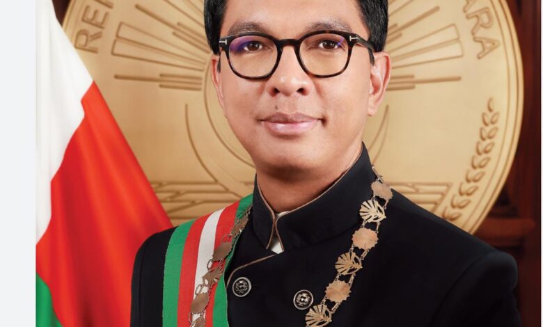 Madagáscar retira a cidadania de Rajoelina