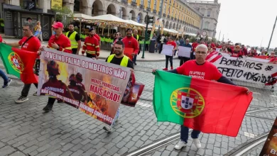 Meia centena de bombeiros voluntários em protesto nas ruas de Lisboa
