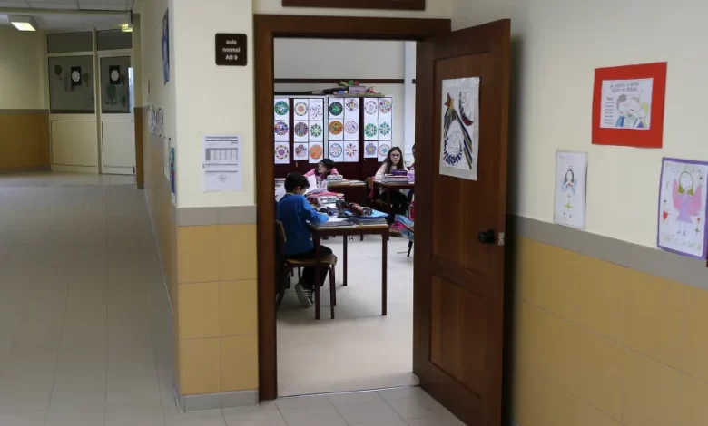 Ministério garante que não faltam docentes de Física e Química nas escolas