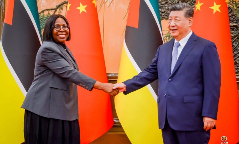 NA CONFERÊNCIA DE BEIJING: China doa cerca de 895 milhões de Meticais e perdoa juros de empréstimos ao país