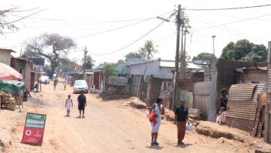 NO BAIRRO DE MAXAQUENE: Residentes da Rua da OMM temem “desastre” na época chuvosa