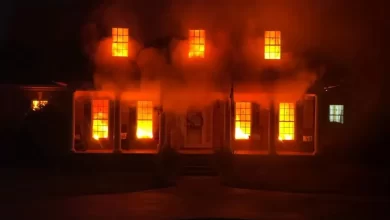Não, a casa não está a arder. Decoração de Halloween faz chamar bombeiros