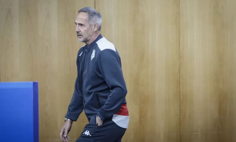 Oficial: Mónaco despede treinador austríaco Adi Hutter