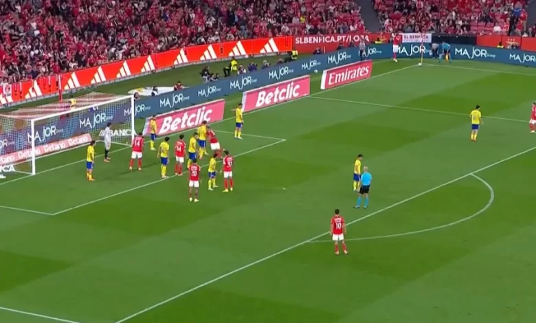 Otamendi apareceu no sítio certo e apontou mais um golo do Benfica