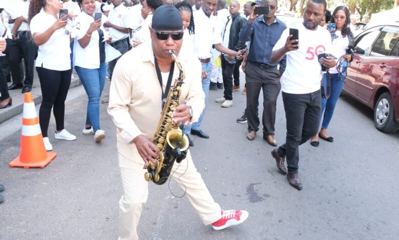 Otis Sax sopra no Jubileu de Ouro da RM‎