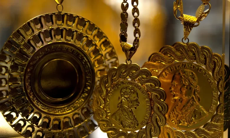 Ouro mantém trajetória recorde de preço para 4.200 dólares