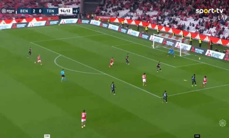 Pavlidis não sabe brincar e não para de marcar pelo Benfica