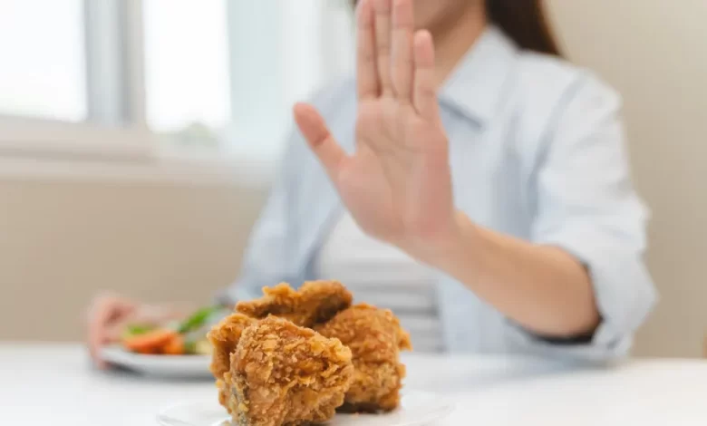 Pela sua saúde, evite comer estes 4 alimentos se tiver o colesterol alto