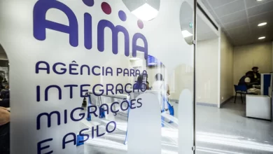 Pelo menos 80 pessoas passam a noite junto às instalações da AIMA em Lisboa