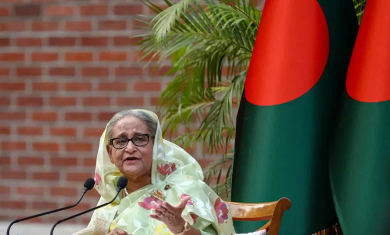 Procurador pede pena de morte para primeira-ministra deposta do Bangladesh