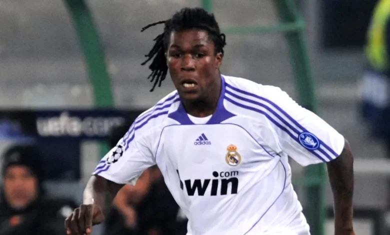 Royston Drenthe, ex-Real Madrid, hospitalizado após ataque cardíaco