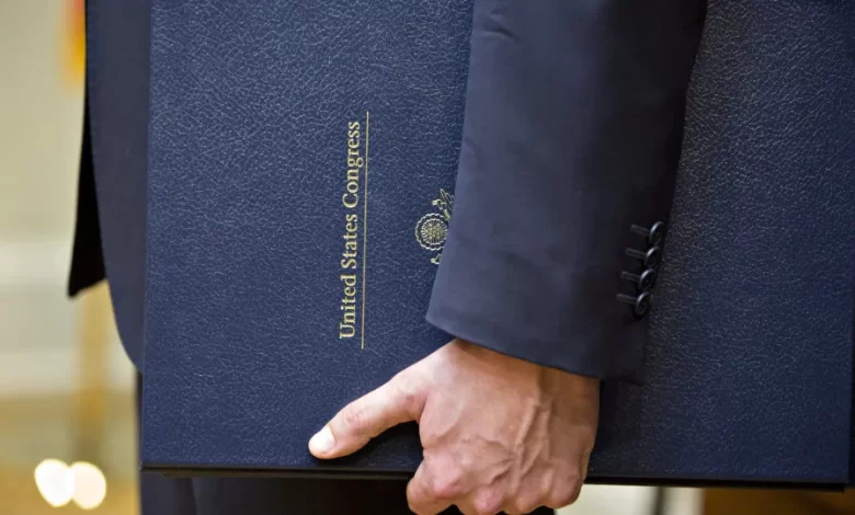 Senado chumba propostas republicana e democrata para evitar paralisação
