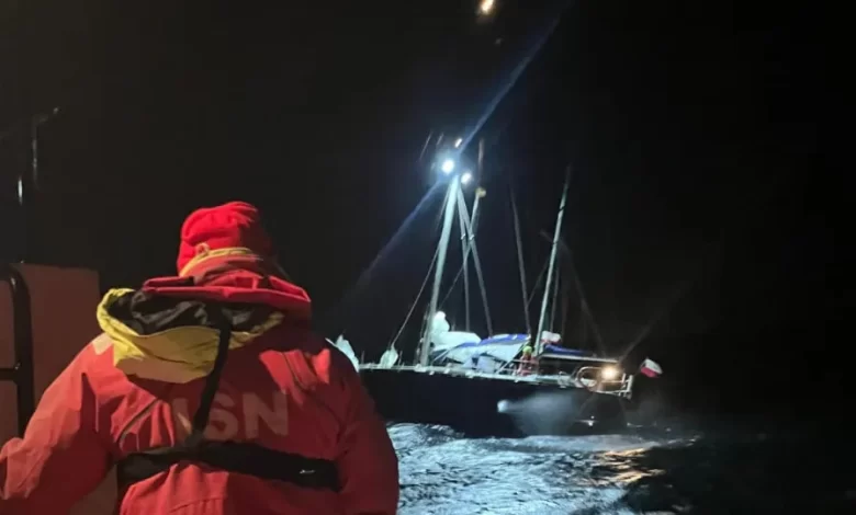 Sete polacos resgatados após motor de barco avariar ao largo de Caminha