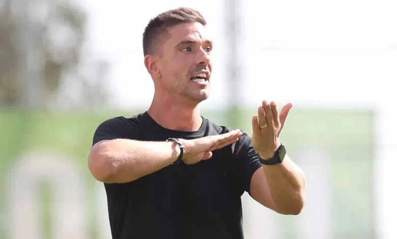 Técnico do Nacional antevê jogo "muito tático" diante do Estoril Praia