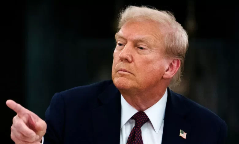 Trump ameaça aumentar em 10% tarifas às importações do Canadá