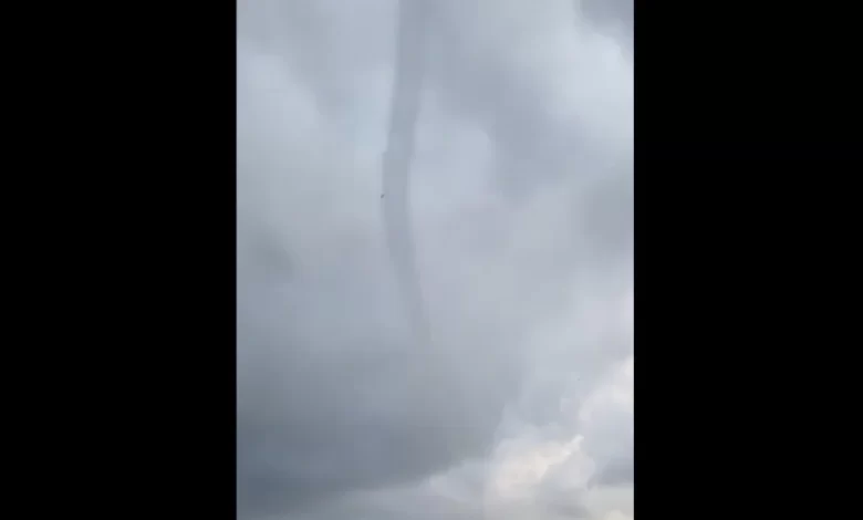 Veja: Tromba de água formou-se na Praia de Alvor, no Algarve
