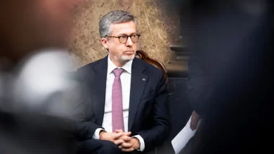 AL? Moedas assegura que suspensão de novos registos continua em vigor
