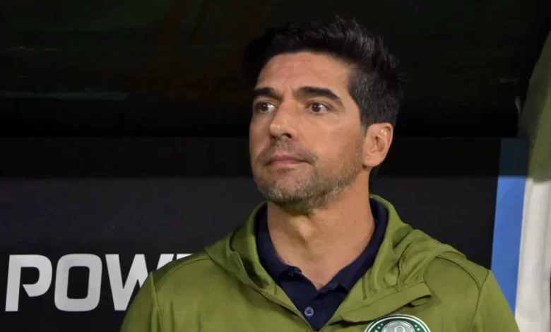 Abel perentório: "Tenho tudo em dia com o Palmeiras e o Palmeiras comigo"