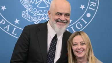 Acordo com Albânia vai avançar apesar de "estarem a tentar retardá-lo"