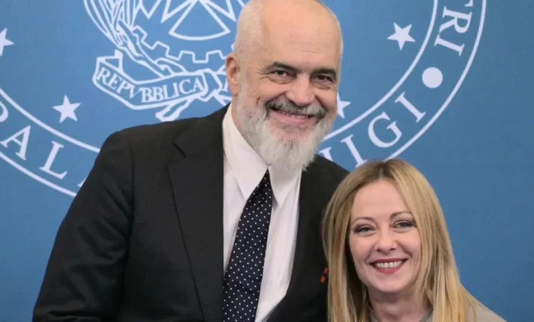 Acordo com Albânia vai avançar apesar de "estarem a tentar retardá-lo"