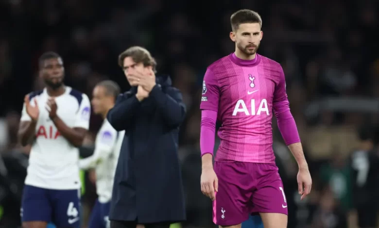 Adeptos do Tottenham viram-se contra próprio guarda-redes: "Inaceitável"