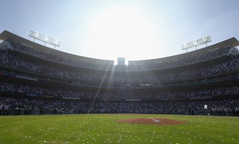 Agentes do ICE rodeiam Dodger Stadium após celebrações da 'World Series'